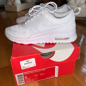 White Nike Air Max Thea